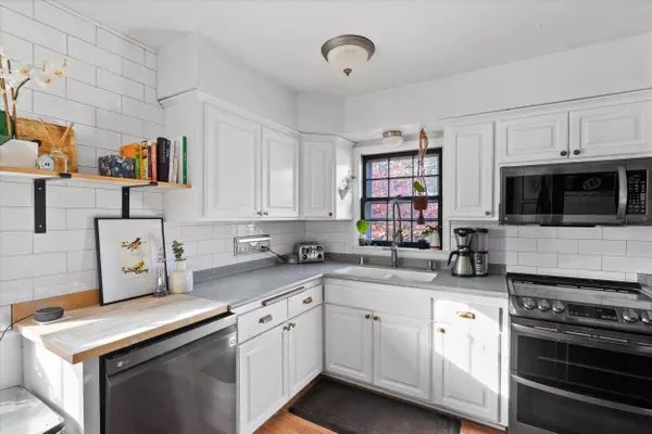 10916 W Derby, Wauwatosa, WI 53225