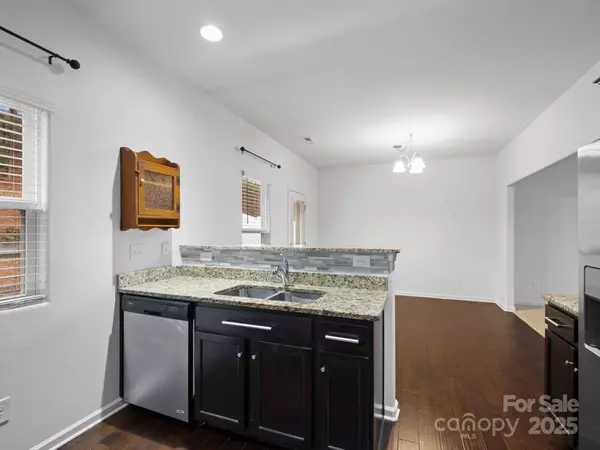 2565 Meadow Crossing DR, Dallas, NC 28034