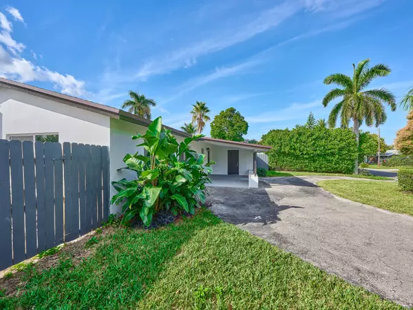 168 SE 27th Pl, Boynton Beach, FL 33435-7609