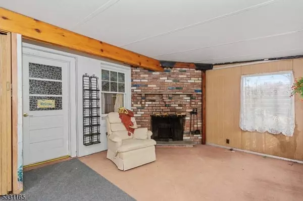 31 Morse Lake Rd, Bloomingdale Boro, NJ 07403