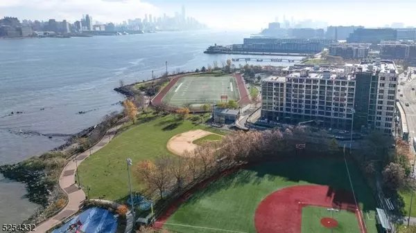 150 Henley Pl #404, Weehawken Twp., NJ 07086