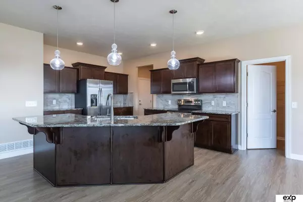 16303 Girard Street, Bennington, NE 68007