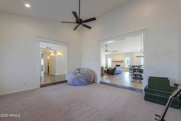 4053 E GLENCOVE Street, Mesa, AZ 85205