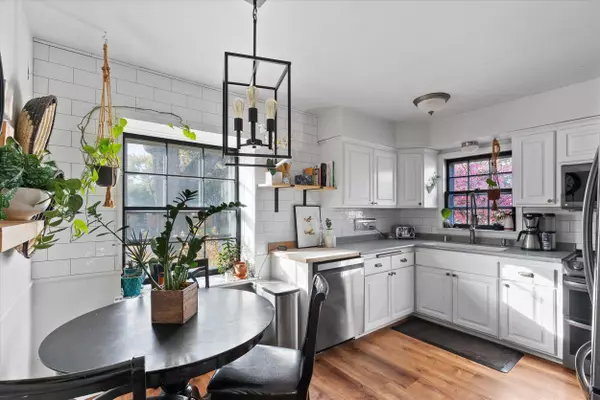 10916 W Derby, Wauwatosa, WI 53225