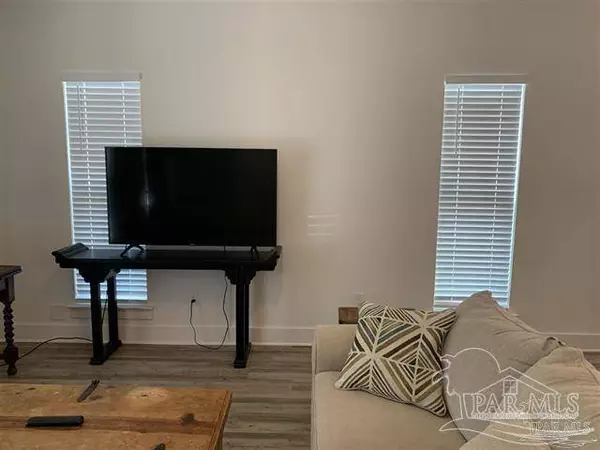 5415 Arrowhead Rd, Pensacola, FL 32561