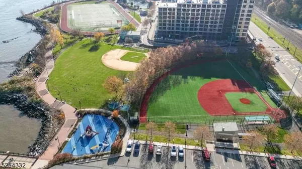 150 Henley Pl #404, Weehawken Twp., NJ 07086