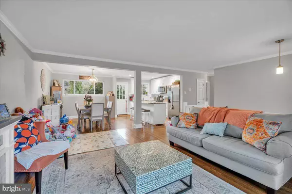 4 STEVENS DR, Delran, NJ 08075