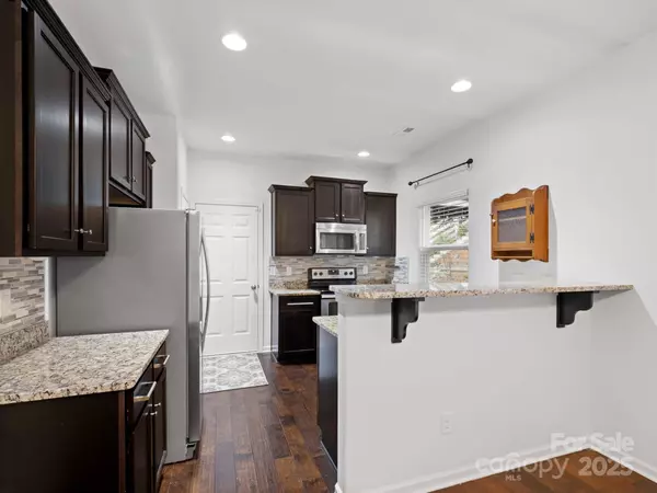 2565 Meadow Crossing DR, Dallas, NC 28034