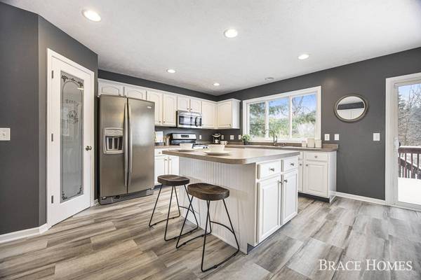 3415 Mason Ridge NE Drive, Grand Rapids, MI 49525