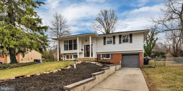 4 STEVENS DR, Delran, NJ 08075