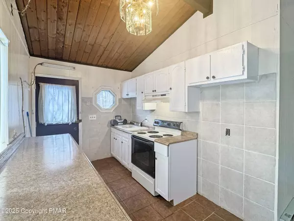 8535 Bumble Bee WAY, Tobyhanna, PA 18466