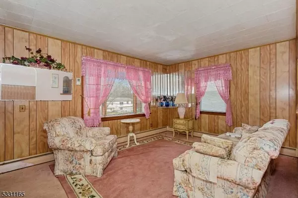 31 Morse Lake Rd, Bloomingdale Boro, NJ 07403