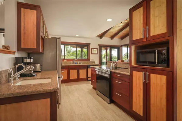 82-6289 KAHAULOA ST, Captain Cook, HI 96704