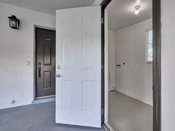 168 SE 27th Pl, Boynton Beach, FL 33435-7609