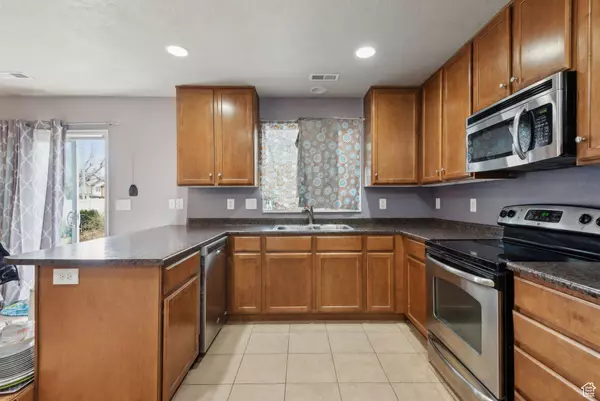 1098 N BELLINGHAM CT W, North Salt Lake, UT 84054