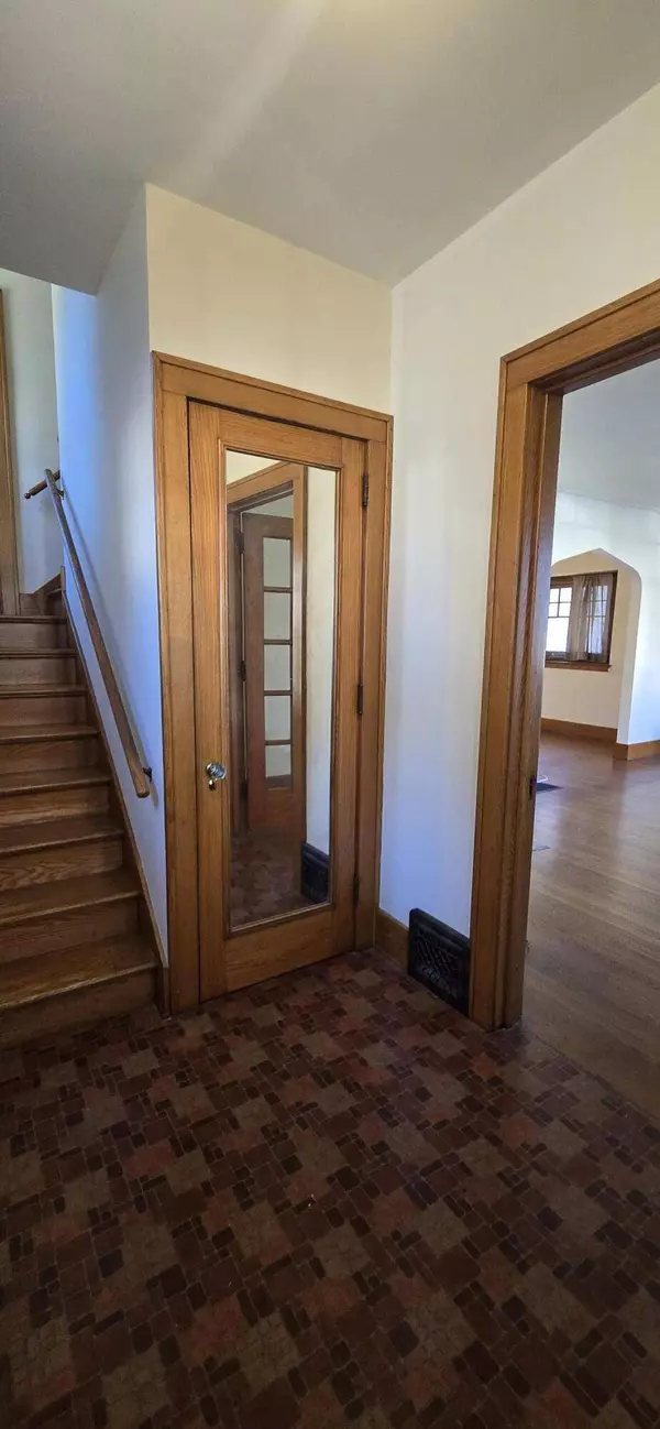 762 Leonard NE Street, Grand Rapids, MI 49503