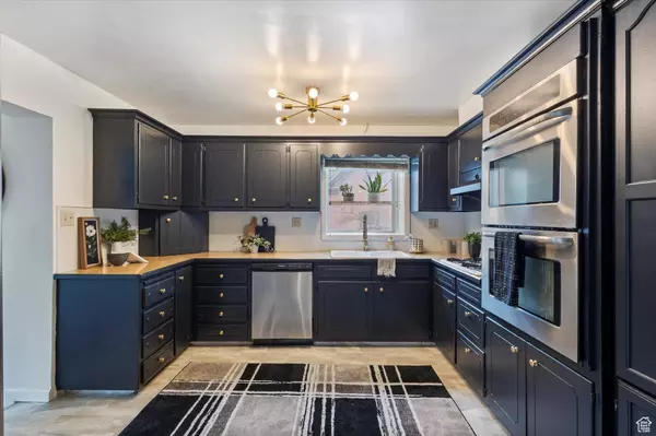 714 E GROVE CREEK DR N, Pleasant Grove, UT 84062