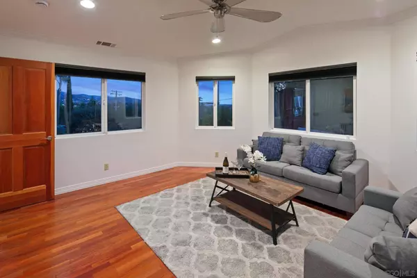 3800 Carbo Ct, La Mesa, CA 91941