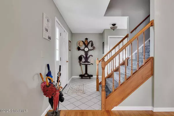 27 Barrington Court, Colonie, NY 12309