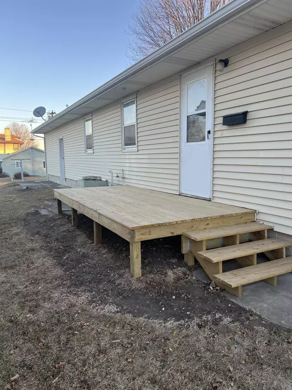 235 S Washington AVE, Fredericksburg, IA 50630