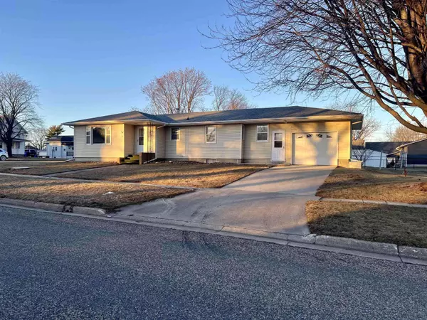 235 S Washington AVE, Fredericksburg, IA 50630