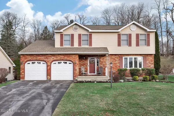 27 Barrington Court, Colonie, NY 12309