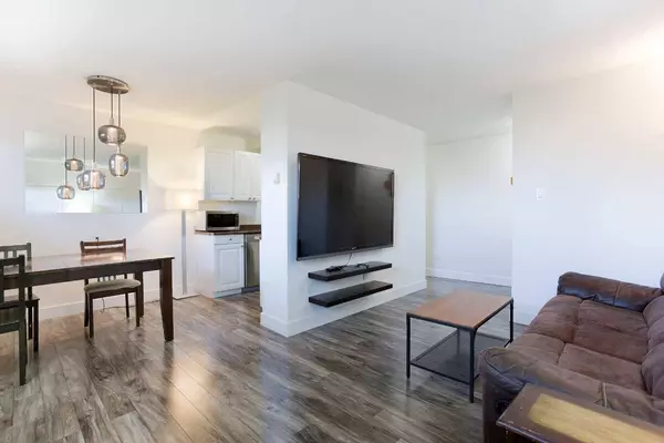 11620 Elbow DR SW #301, Calgary, AB T3W 3L6