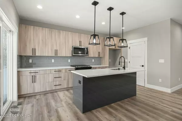 2295 N Skye CIR, Houston, AK 99652