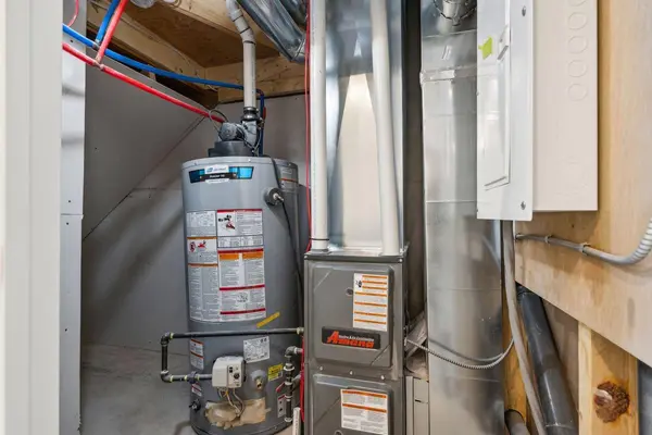 3008 15 AVE SW, Calgary, AB T3C 0Y6