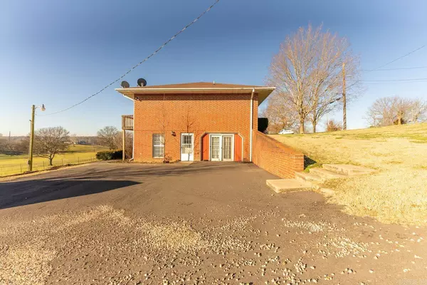 9044 MO 142 E., Thayer, MO 65791