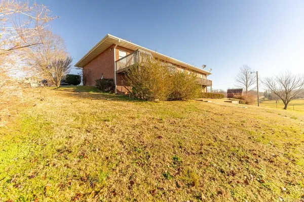 9044 MO 142 E., Thayer, MO 65791