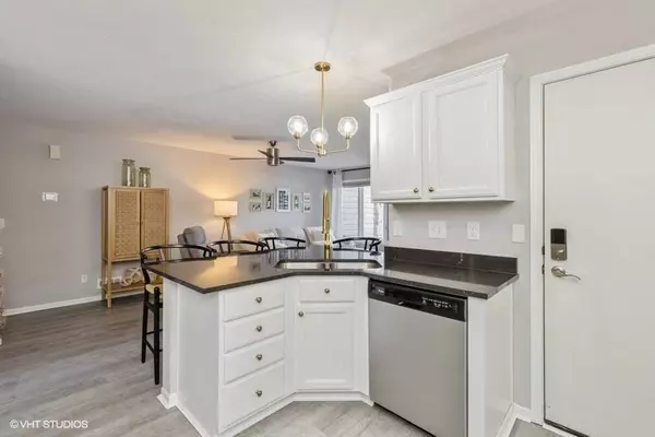 811 Burr Oaks Drive #206, West Des Moines, IA 50266