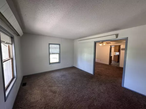 10001 Sunshine DR, Mountain Grove, MO 65711