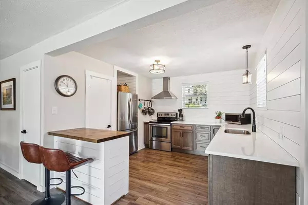 183 Seaside Drive, Gun Barrel City, TX 75156