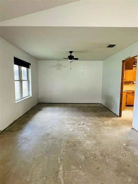 1012 County Road 157, Hallettsville, TX 77964