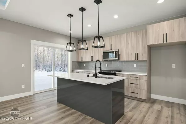 2295 N Skye CIR, Houston, AK 99652