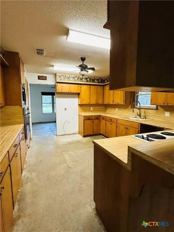 1012 County Road 157, Hallettsville, TX 77964