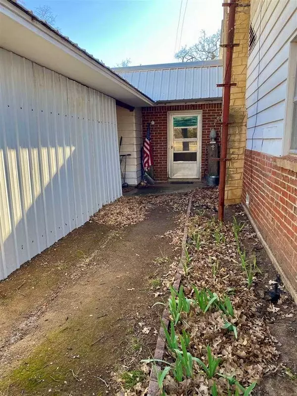 7611 E Saddle Ln, Duncan, OK 73533