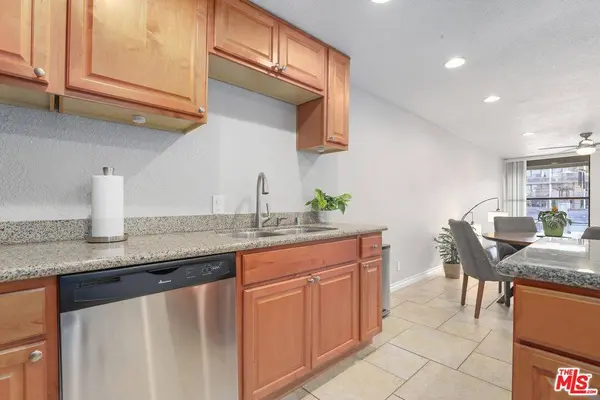 7132 N Marina Pacifica Dr, Long Beach, CA 90803