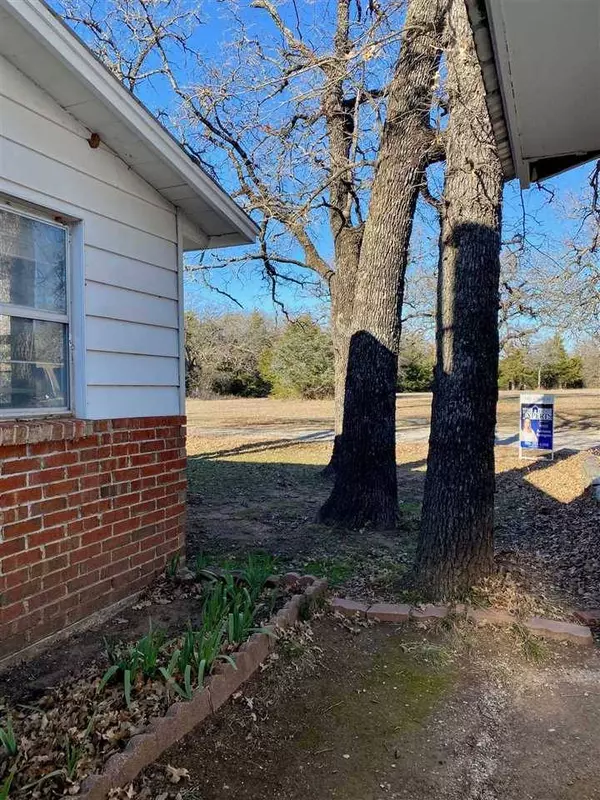 7611 E Saddle Ln, Duncan, OK 73533