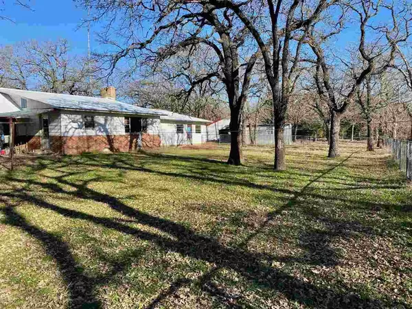 7611 E Saddle Ln, Duncan, OK 73533