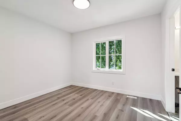 3008 15 AVE SW, Calgary, AB T3C 0Y6