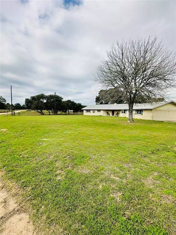 1012 County Road 157, Hallettsville, TX 77964