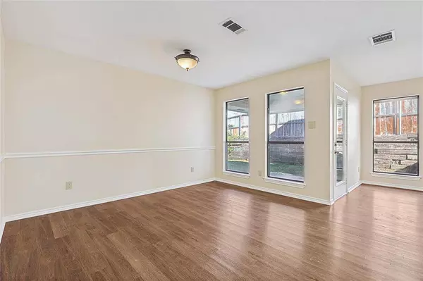 819 Ash Grove Drive, Desoto, TX 75115