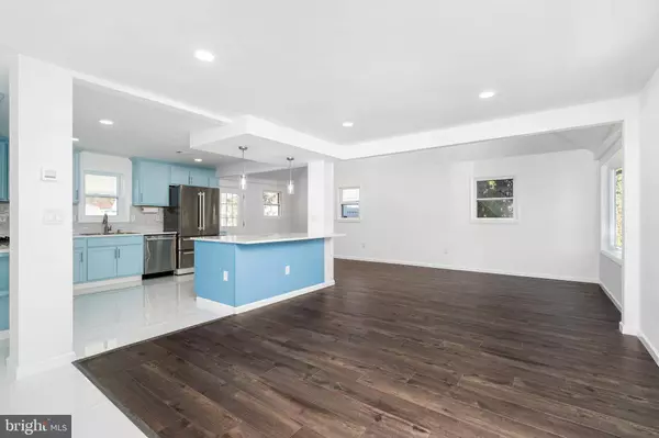 428 HOLMES DR, Burlington, NJ 08016