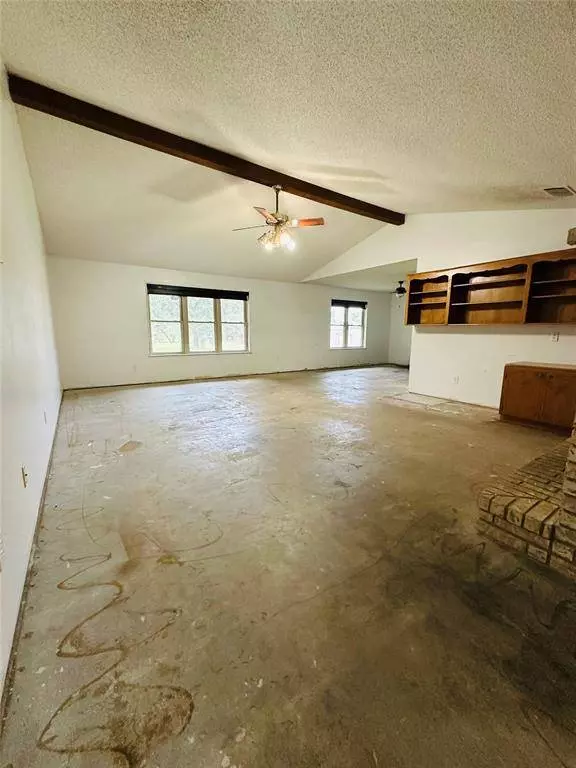 1012 County Road 157, Hallettsville, TX 77964