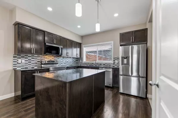 833 Nolan Hill BLVD NW, Calgary, AB T3R 0V9