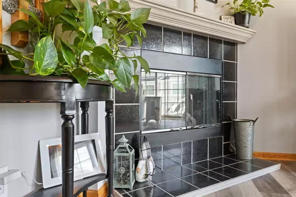 9300 Greenspire Drive #61, West Des Moines, IA 50266