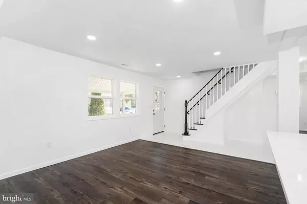 428 HOLMES DR, Burlington, NJ 08016