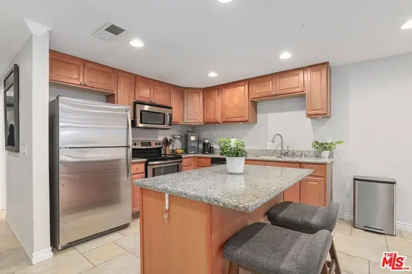 7132 N Marina Pacifica Dr, Long Beach, CA 90803